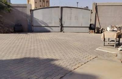 مصنع بمنطقة ال 800 فدان على مساحة 2800 متر